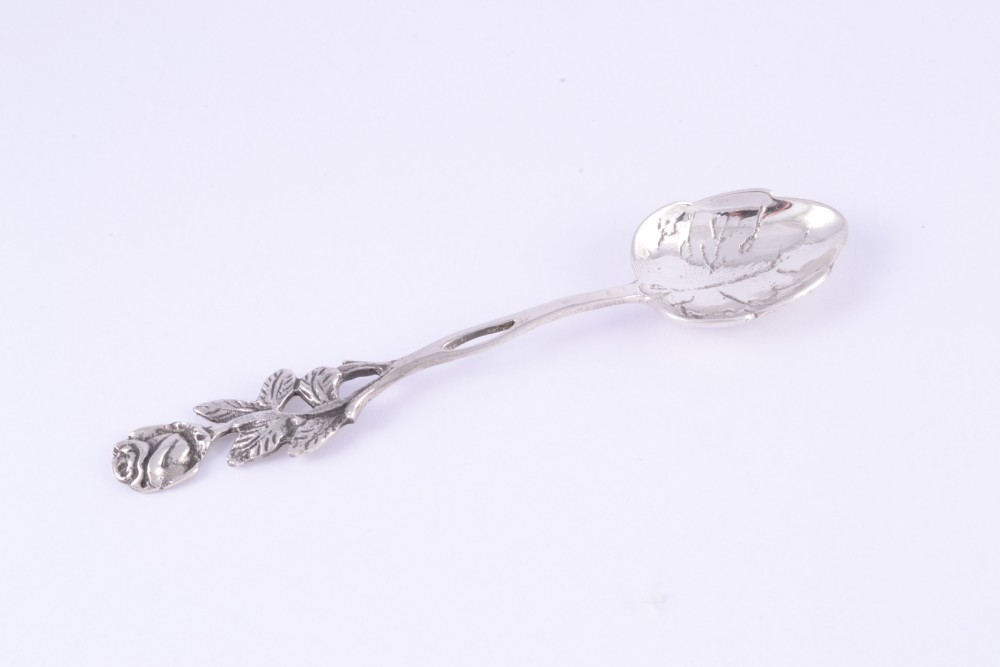 Lingurita argint masiv model trandafir