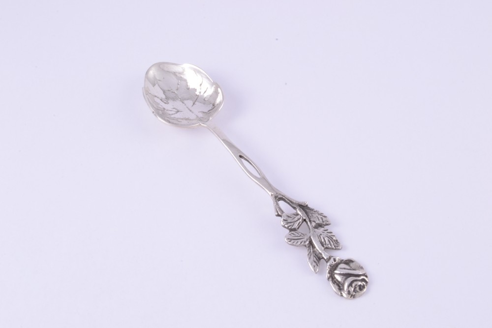 Lingurita argint masiv model trandafir